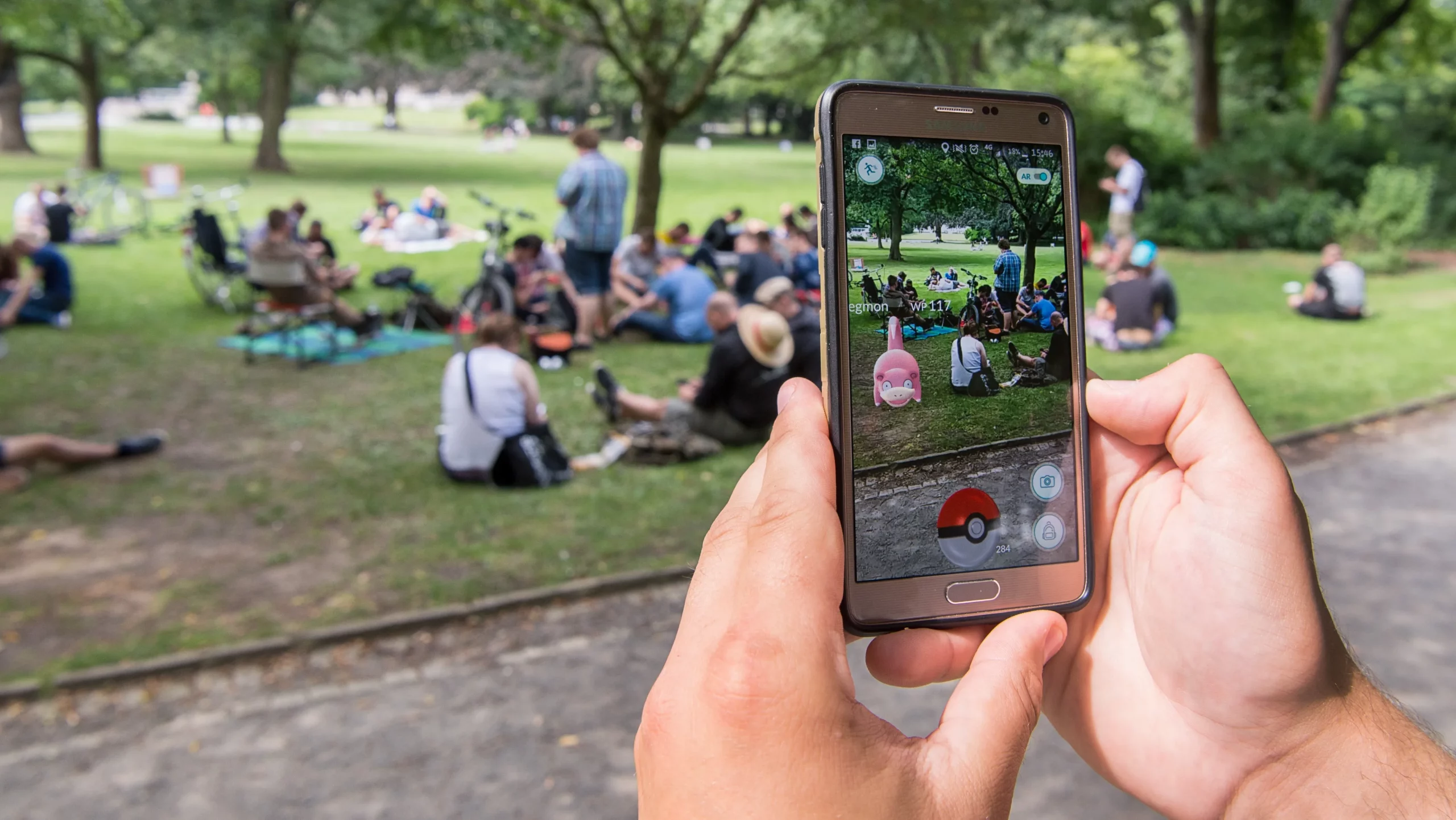 Pokemon go. Игра покемон го. Pokemon go игра ar. Дополненная реальность покемон. Ловля покемонов.